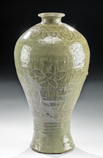 Korean Joseon Dynasty Buncheong Maebyeong Vase