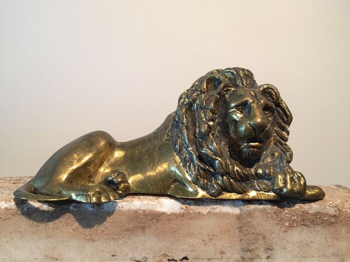 Lion, Sculpture - Neoclassical Style - Bronze (gilt) - Early 20th century