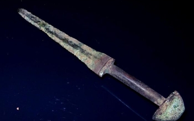 Luristan Bronze Persia / Luristan - Bronze dagger with hemispherical pommel