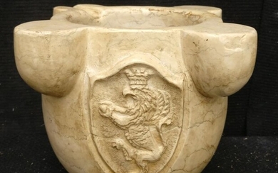 Magnificent finely carved mortar - H 20 cm - Nembro marble - 2000-Present