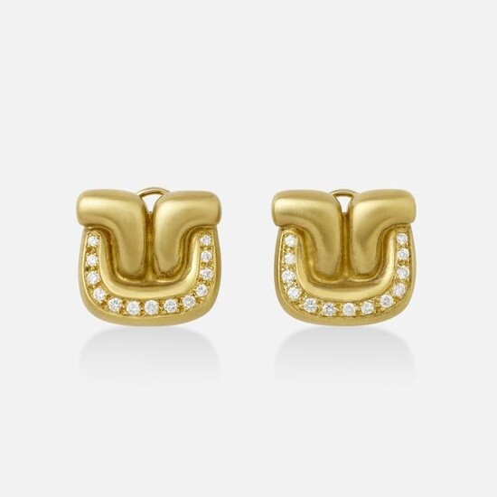 Marlene Stowe, Gold and diamond earrings