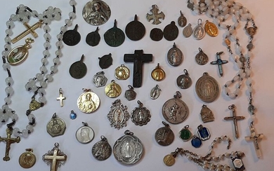 Mixed lot, Lot of 49 sacred devotional medals, rosaries, crosses, gold and silver from the 17th century (49) - Silver - Late 17th century