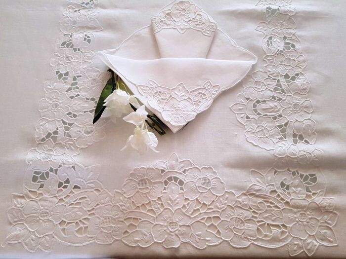Museum tablecloth x12 in pure linen with full stitch embroidery and hand carving - Linen - AFTER 2000
