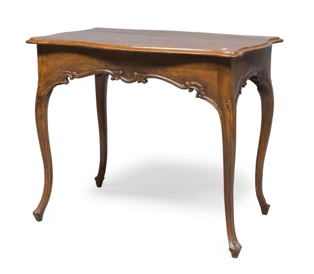 NICE CENTER TABLE IN WALNUT PIEDMONT OR LOMBARDY 18TH CENTURY