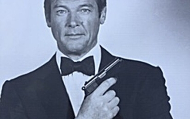 SOLD. Orig. b/w promotional photo of Roger Moore as James Bond in "For Your Eyes...