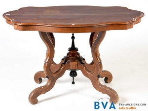 Oval mahogany Willem III spider head table.