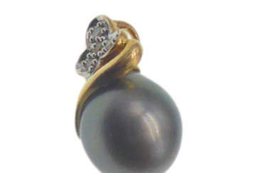 PEARL PENDANT WITH DIAMONDS AND 585 GOLD SETTING.