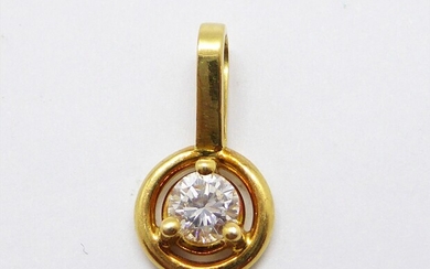 PENDENTIF en or jaune 18K (750/°°), orné d'un diamant ø 41 soit 0.25ct, entourage serti...
