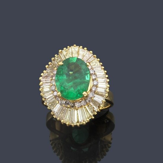 Ring with oval cut emerald.