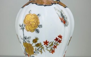 Rouge de Fer Rooster vase with Rockefeller border and butterflies - Porcelain - China - Yongzheng (1723-1735)