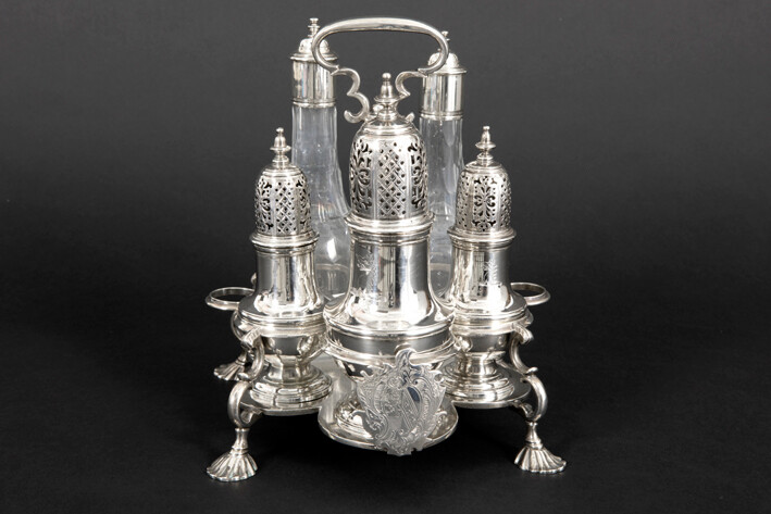 SAMUEL WOOD important still completely original table set with holder, two salt and one pepper barrel and oil and vinegar carafe - in solid silver marked "London 1746" - weight : 1121 (in silver) grams |||important first half ot the 18th Cent. English...