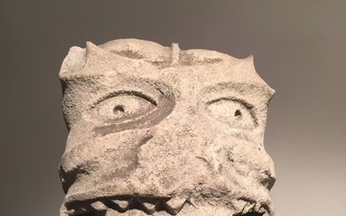 Sculpture, corbel with tongue-pulling creature - Romanesque - Limestone - 12th century