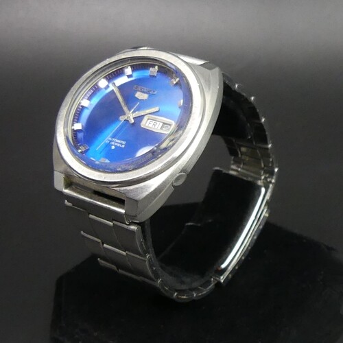 Seiko automatic stainless steel date adjust 6119-8273 watch....