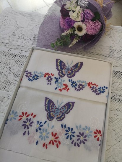Spectacular 1 + 1 hand towels in 100% pure linen with Farfalle embroidery - Linen - AFTER 2000
