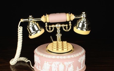 Téléphone Vintage Astral Pink Wedgwood Jasperware avec bouton poussoir.