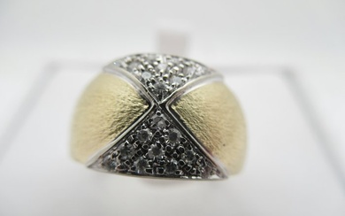 This ring was made in the goldsmith workshops of Alessandria...