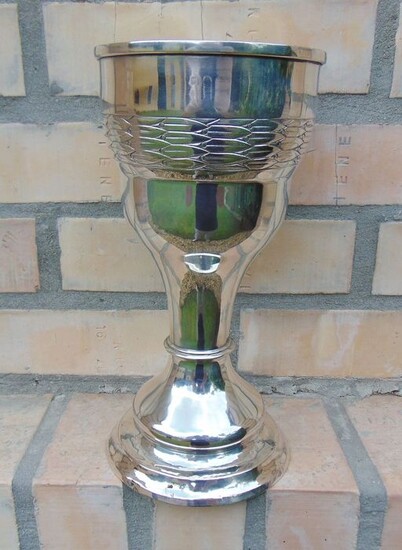 Trophy, Large Art Deco Cup/Vase - .800 silver - Austro-Hungarian monarchy - First half 20th century