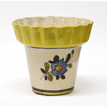 Vaso in ceramica smaltata bianca e gialla con decori floreali (h cm 20,5) (lievi difetti)
