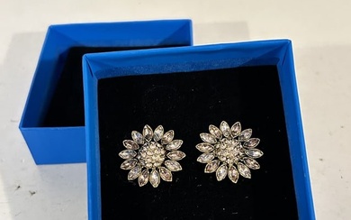 Vintage Heidi Daus Crystal Rhinestone Flower Gold Tone Clip Earrings
