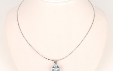 White gold necklace with aquamarine pendant