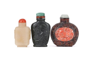 Y A Chinese jade snuff bottle