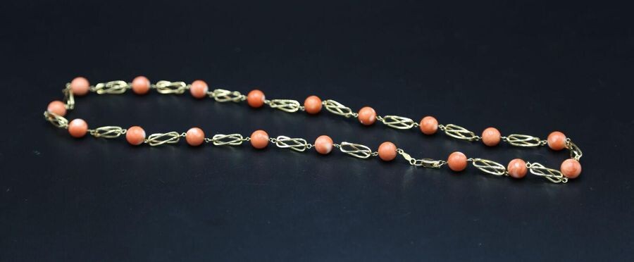Yellow gold and coral balls necklace - Gross weight : 24 g / L. 58 cm
