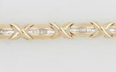14K Yellow Gold Link Bracelet, each of the 12 arched