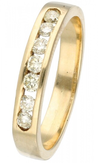 14K. Yellow gold ring set with approx. 0.21 ct. diamond.