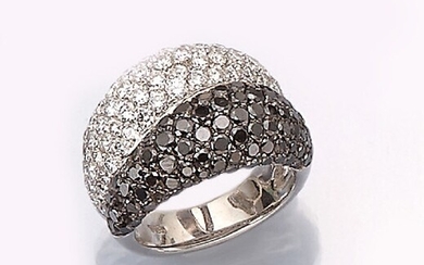 18 kt gold ring with diamonds , WG...