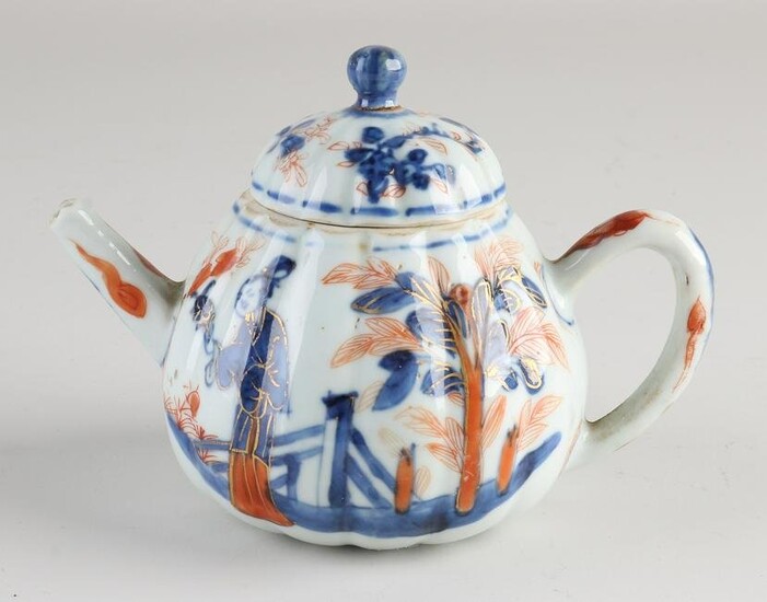 18th century Chinese Imari teapot Ã˜ 9 cm.