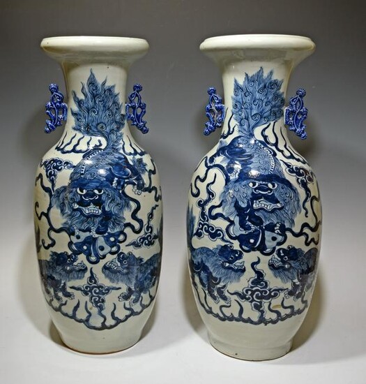 2 Large Chinese Vases with Lions, 19th Century