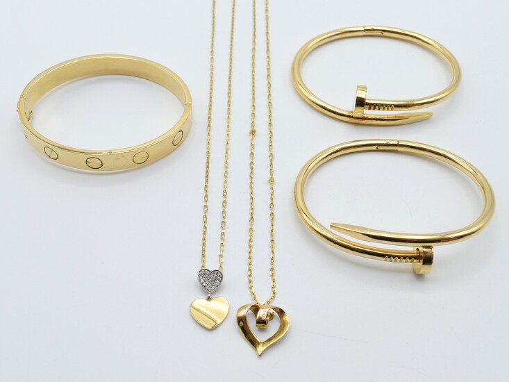 2 colliers, pendentif et 3 bracelets rigides en or jaune et blanc 18 ct serti...