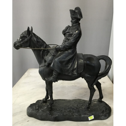 Statua equestre in bronzo raffigurante Napoleone a cavallo in redingote Firmata "DEMANGE". Ultimo quarto del secolo XIX (cm 42,5x34 ca)...