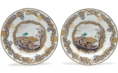 A RARE PAIR OF GRISAILLE AND GILT PLATES, QIANLONG PERIOD, CIRCA 1760