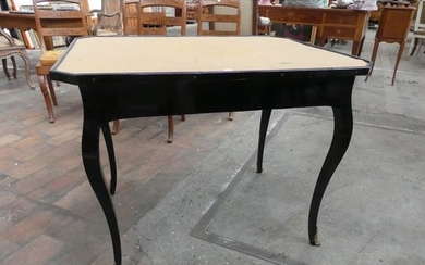 TABLE DE MILIEU RÉGENCE en bois noirci à 2 tiroirs…