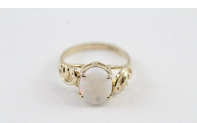9ct gold opal dress ring with pierced pattered shoulders (2....