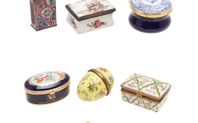 A BILSTON ENAMEL SNUFF BOX, THREE LIMOGES PILL BOXES, AND OTHER ITEMS.