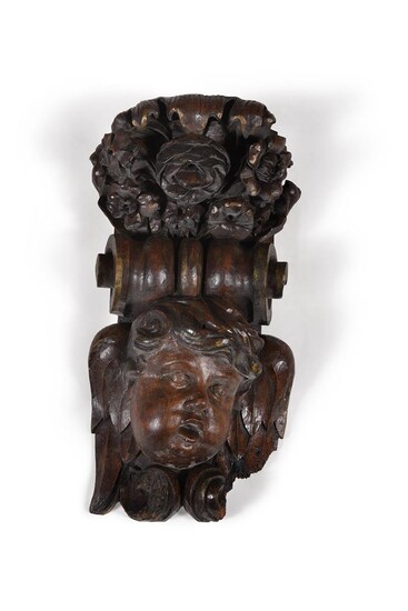 A CHARLES II CARVED WALNUT MASK WALL MOUNT IN BAROQUE MANNER, CIRCA 1860