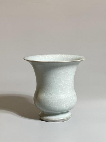 A Celadon Glazed Zhadou Vase