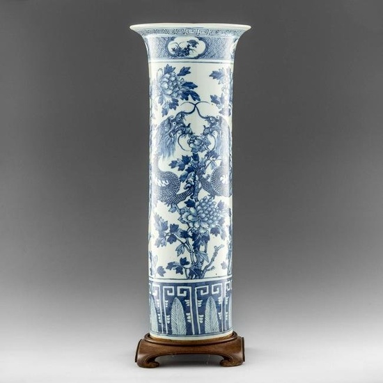 A Chinese blue and white cylindrical vase, 19th century