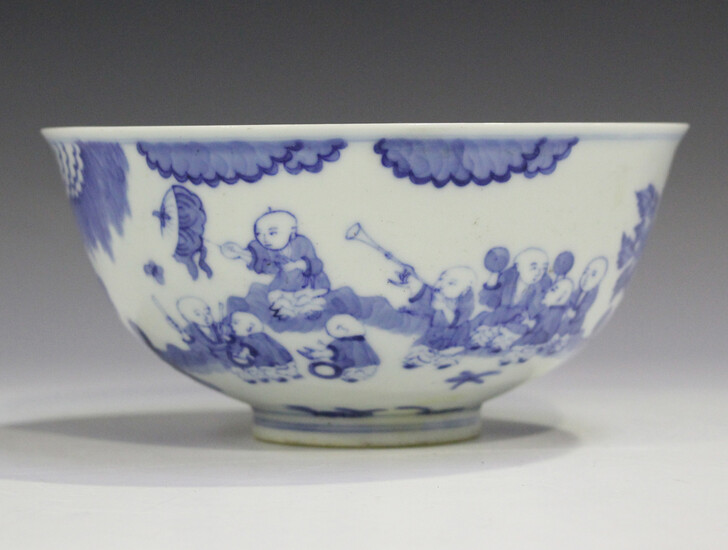 A Chinese blue and white porcelain bowl, mark of Qianlong but 20th century or later, the exterior pa
