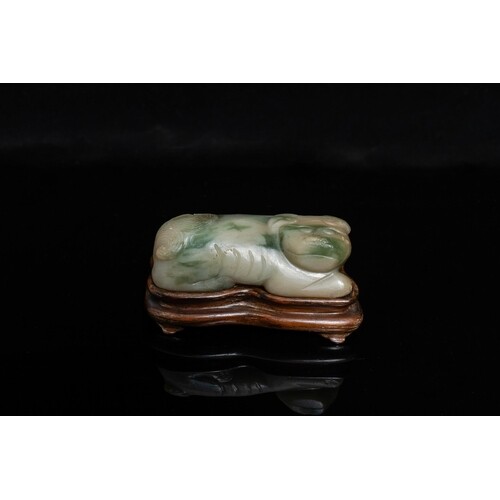 A Chinese jadeite model of a dog, 19/20th C.Description:L.: ...