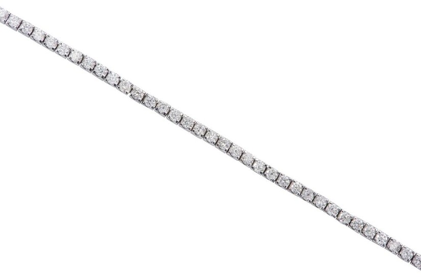 A DIAMOND LINE BRACELET IN 18CT WHITE GOLD, COMPRISING NINETY SEVEN ROUND BRILLIANT CUT DIAMONDS TOTALLING 1.04CTS, LENGTH 160MM, 5....