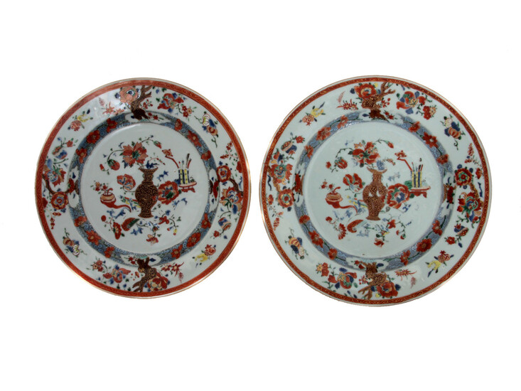 A EXCEPTIONAL PAIR OF CHINESE EXPORT FAMILLE ROSE PLATES