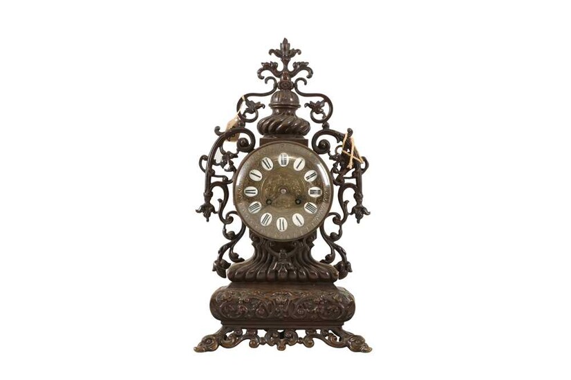 A FRENCH BRONZE MANTEL CLOCK, LATE 19TH/EARLY 20TH CENTURY