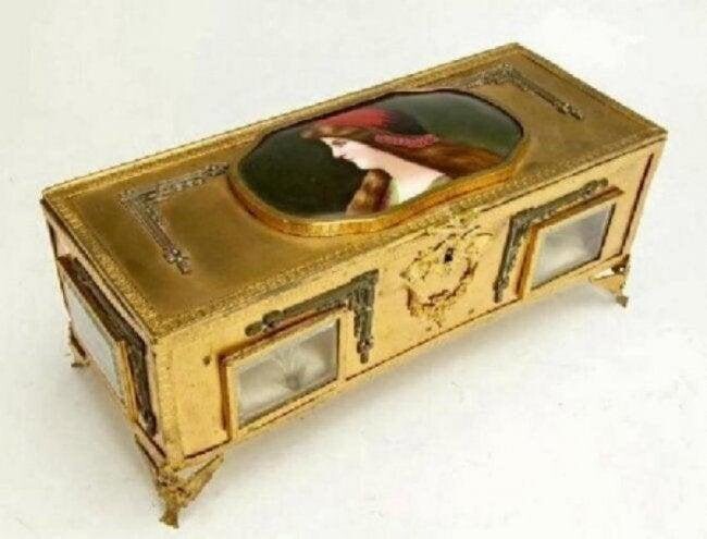 A FRENCH GILT AND ENAMEL JEWELRY BOX