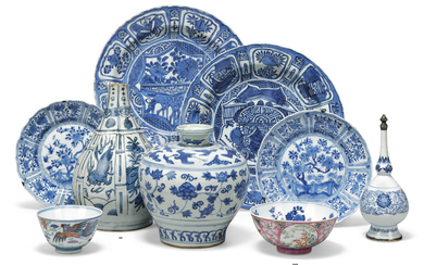 A GROUP OF EIGHT CHINESE PORCELAIN WARES, MING DYNASTY (1368-1644) AND LATER