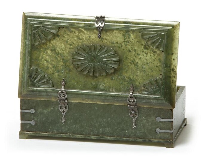 A JADE BOX WITH SILVER FITTINGS