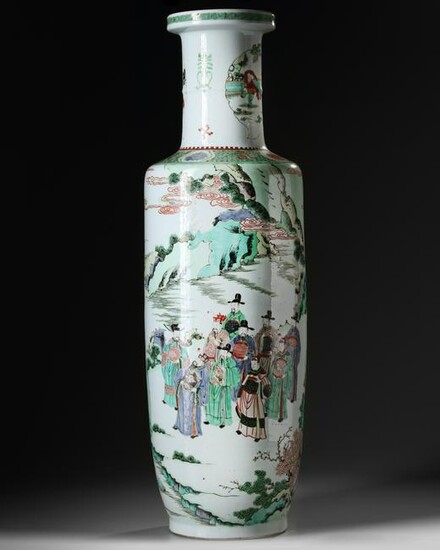 A LARGE CHINESE FAMILLE VERTE ROULEAU VASE, 19TH-20TH