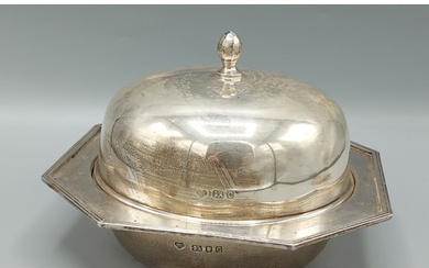 A London silver muffin dish with cover, 22ozs